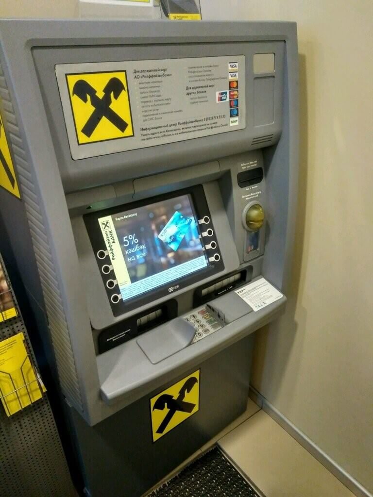 В фирменных банкоматах